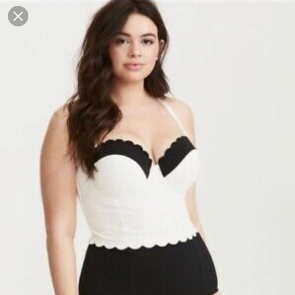 Torrid bikini top, white with black scallop NWT